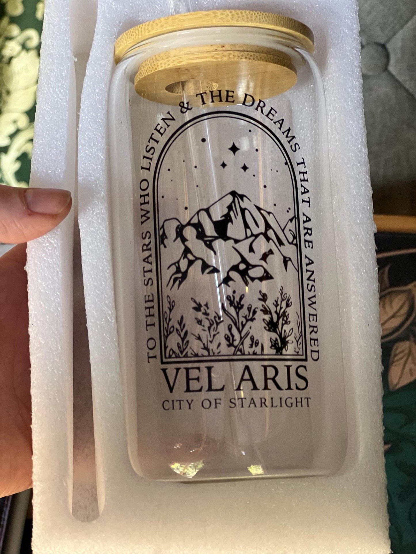 ACOTAR drinking glass with lid and straw. Fantasy, Romantasy ACOTAR themed gift.