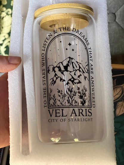 ACOTAR drinking glass with lid and straw. Fantasy, Romantasy ACOTAR themed gift.