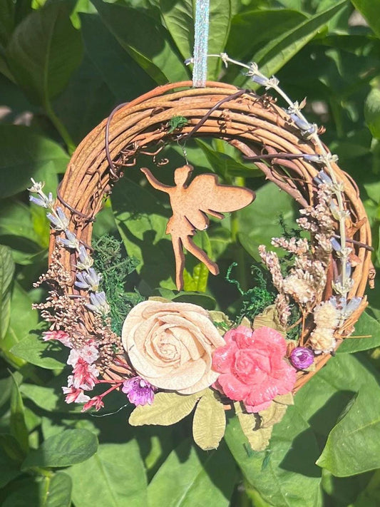 Mini Fairy Wreath – Fairy Decor with Natural Flowers and a miniature fairy | Cottagecore Fairy Garden Wall Hanging
